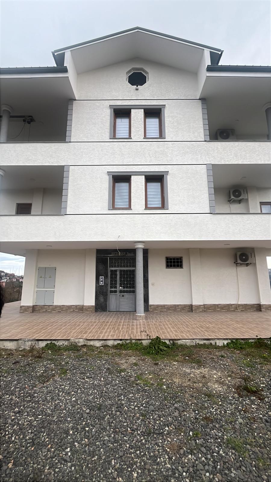 MABEL GAYRİMENKUL GÖLÇAYIR'DA EŞSİZ MANZARASIYLA EŞYALI KİRALIK DAİRE